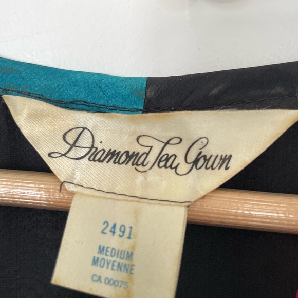 Diamond Tea Gown - Picture 5 of 5